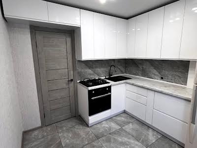 квартира по адресу Тополя-3 ул., 21