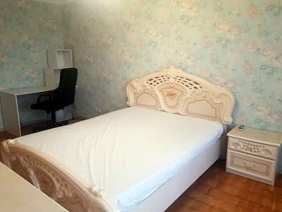 квартира за адресою Івана Миколайчука вул. (Серафимовича), 5