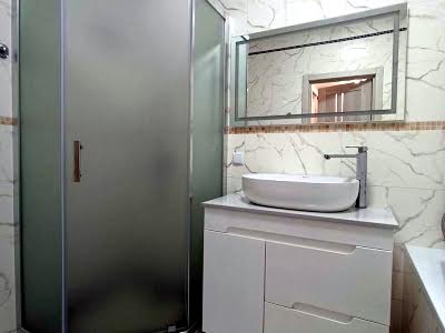 квартира за адресою Тролейбусна вул., 4