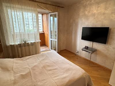 квартира за адресою Анни Ахматової вул., 6