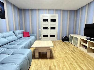 квартира за адресою Верховинна вул., 82