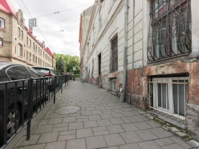 коммерческая по адресу Даниила Галицкого пл., 6