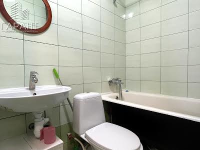 квартира за адресою Михайла Лушпи просп., 22