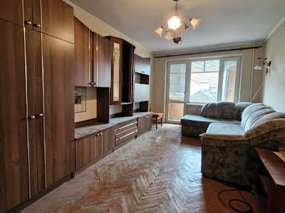 квартира за адресою Українська вул., 6
