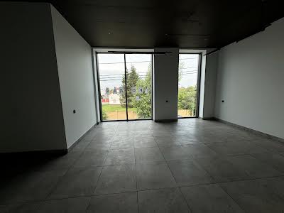 комерційна за адресою Лісневицька вул., 1