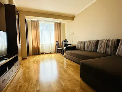 квартира за адресою Дніпровська набережна вул., 1