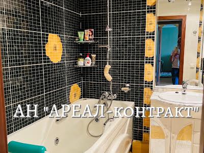 квартира за адресою Комарова вул., 27