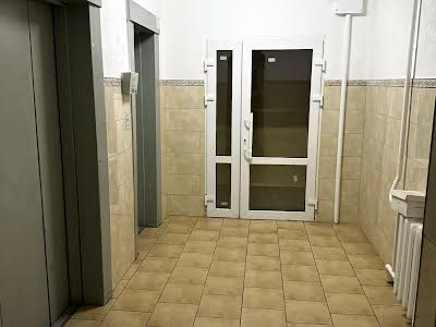 квартира за адресою Анни Ахматової вул., 37