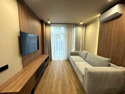 квартира за адресою Салютна вул., 2
