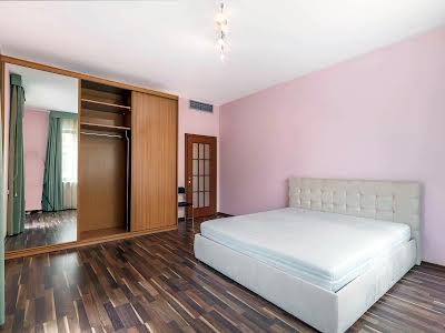 квартира за адресою Кропивницького вул., 10