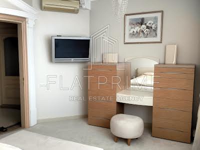 квартира за адресою Старонаводницька вул., 13