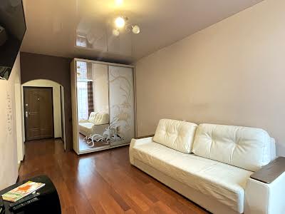 квартира за адресою Регенераторна вул., 4