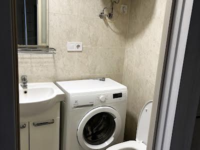 квартира за адресою Машинобудівна вул., 41