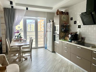 квартира за адресою Сім'ї Кульженків вул. (Петра Дегтяренка), 31а