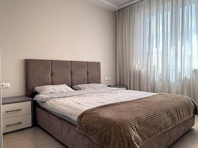 квартира за адресою Патріарха Мстислава Скрипника вул., 40