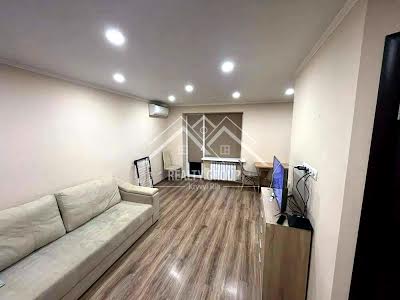 квартира по адресу Софії Перовської ул., 4