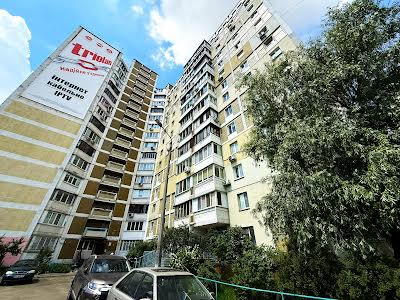квартира за адресою Анни Ахматової вул., 6