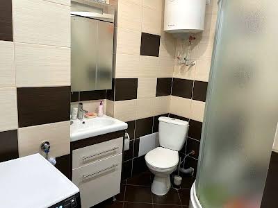 квартира за адресою Героїв Крут вул. (12 Квітня), 2