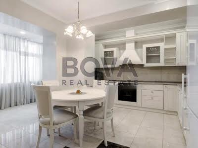 квартира за адресою Кропивницького вул., 8