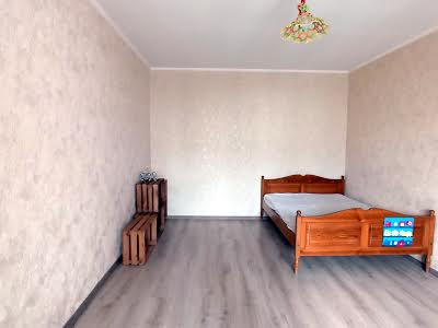 квартира по адресу Ревуцького, 18