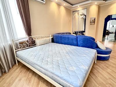 квартира за адресою Дмитрівська вул., 69