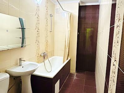 квартира по адресу Ревуцкого ул., 42б