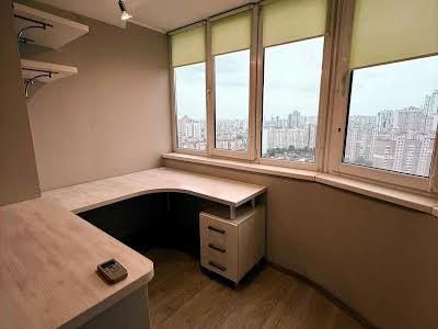квартира за адресою Анни Ахматової вул., 13б