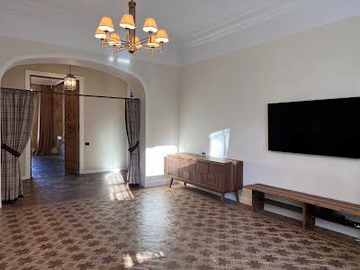 квартира по адресу Французский бульв., 11а