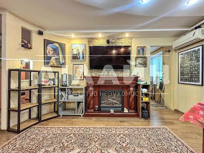 квартира за адресою Українська вул., 35