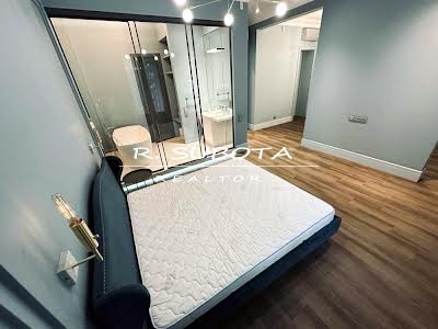 квартира за адресою Соборна пл. (Жовтнева), 6