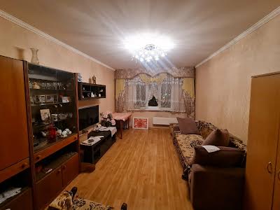 квартира за адресою Каштанова вул., 13