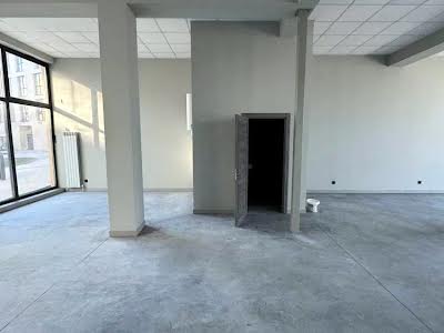 комерційна за адресою Новознесенська вул., 4