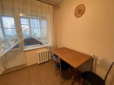 квартира по адресу Драгоманова ул., 8-Б