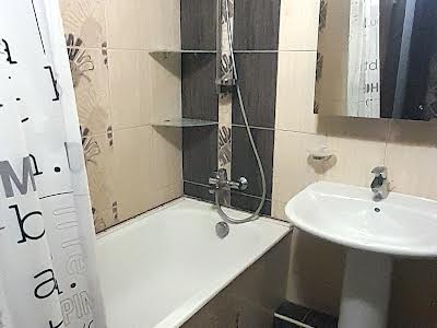 квартира за адресою Романа Шухевича просп. (Генерала Ватутіна), 10а