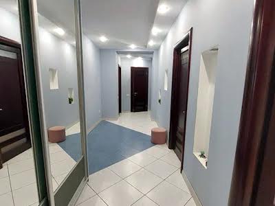 квартира за адресою Анни Ахматової вул., 31