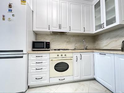 квартира за адресою Братська вул., 12