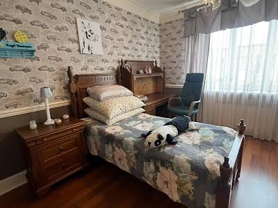 квартира за адресою Захисників України вул., 5