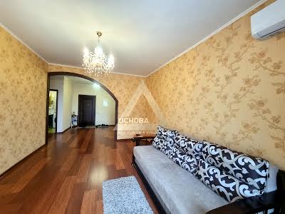 квартира за адресою Українська вул., 6А