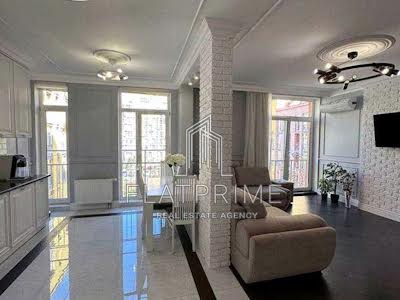 квартира за адресою Регенераторна вул., 4 к11