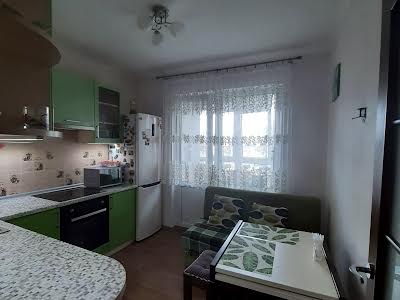 квартира за адресою Бориса Гмирі вул., 12-Б