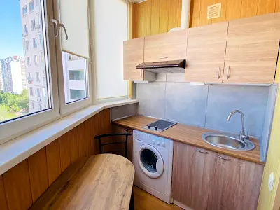 квартира за адресою Анни Ахматової вул., 16-Б