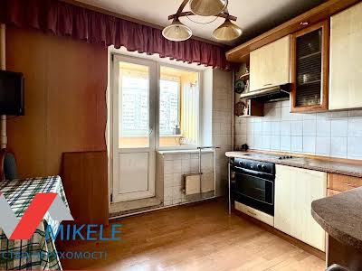 квартира за адресою Анни Ахматової вул., 15