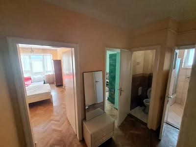 квартира за адресою Зерова, 10