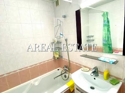 квартира за адресою Святошинська пл., 1