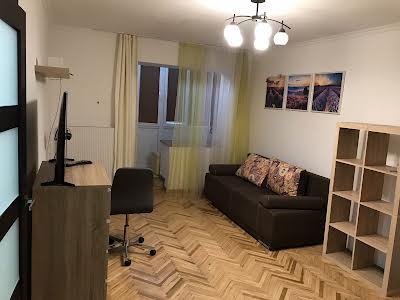 квартира за адресою Олега Ольжича вул., 8