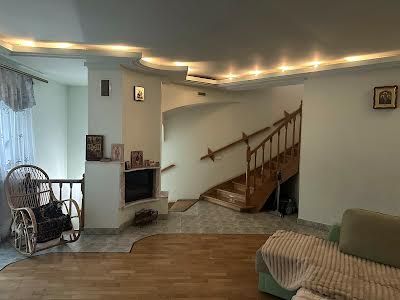 квартира за адресою Карпатська вул., 15а