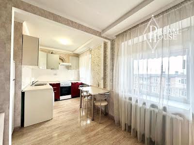 квартира за адресою Небесної Сотні, 16
