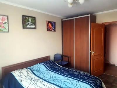 квартира за адресою Червоний камінь, 18