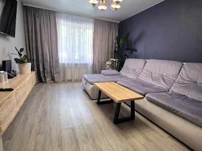 квартира за адресою Новорічна вул., 49