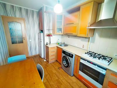 квартира за адресою Романа Шухевича вул., 18